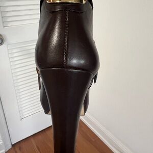 Women's Dark Brown Leather High-Heel Pump with Gold Accent